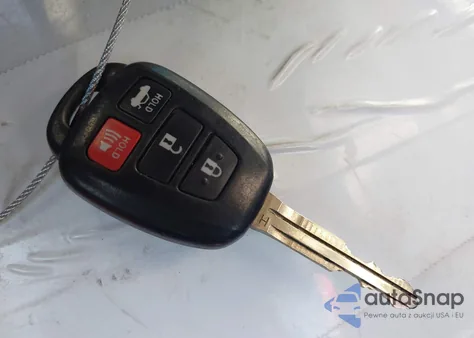 2015 Toyota Corolla Le z USA, uszkodzony, nr VIN 5YFBURHE9FP198383